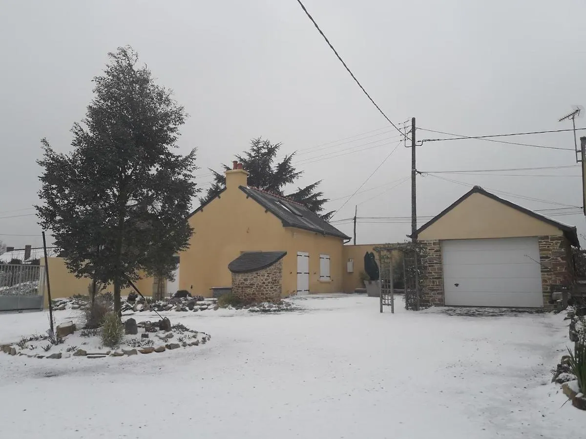 Gite Des Huttes Bain-de-Bretagne 0*,  France